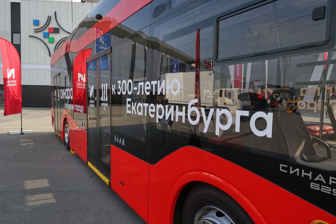 В Екатеринбурге вышел на линию троллейбус, подаренный «Синарой» - «Уральский  рабочий»